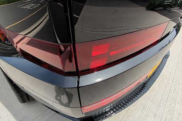 Hyundai SANTA FE 1.6 TGDi Plug-in Hybrid Calligraphy 5dr 4WD Auto Black