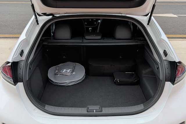 Hyundai IONIQ 1.6 GDi Plug-in Hybrid Premium SE 5dr DCT