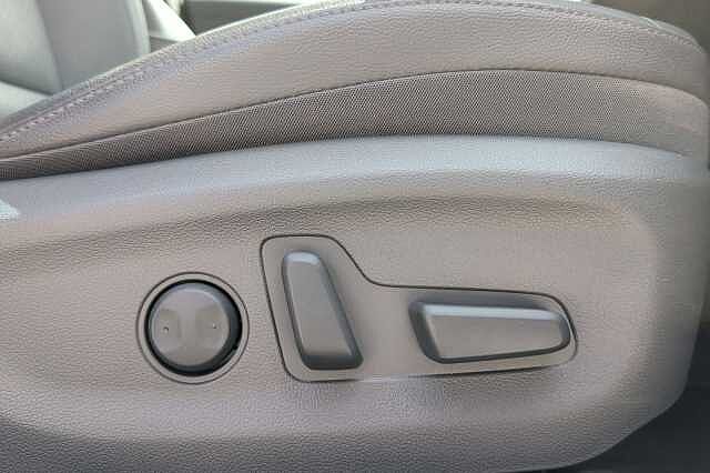 Hyundai IONIQ 1.6 GDi Plug-in Hybrid Premium SE 5dr DCT