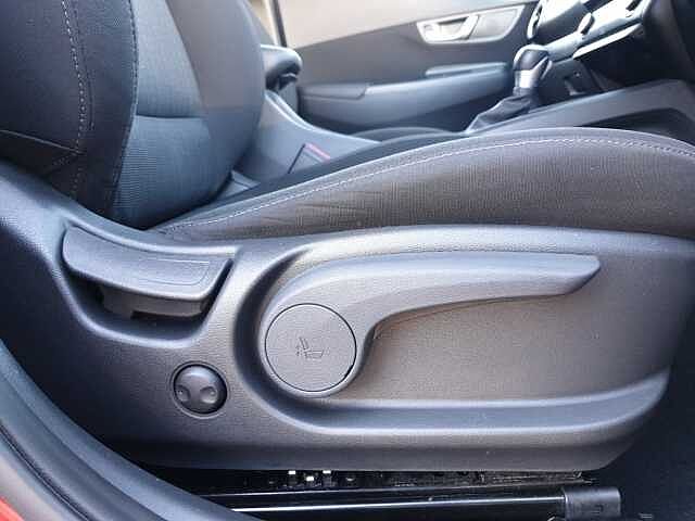 Hyundai KONA 1.6 GDi Hybrid Premium 5dr DCT Red